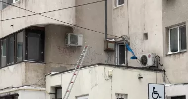 Moarte suspectă în Constanța. Bărbat de 78 de ani, găsit decedat pe acoperișul scării de bloc - 4
