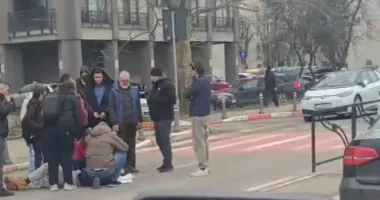 Stire din Eveniment : Accident pe trecerea de pietoni de la Universitatea Ovidius. Tânăr de 18 ani, lovit de mașină