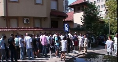 Stire din Sport : Îmbulzeală pentru la casele de bilete pentru meciul România - Franța