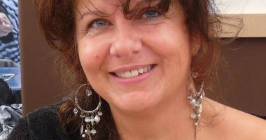 Stire din Social : Scriitoarea Nathalie de Broc își lansează cartea la Constanța
