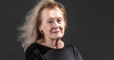 Stire din Actualitate : Annie Ernaux i-a adus un omagiu lui Albert Camus la primirea Premiului Nobel pentru Literatură