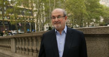 Salman Rushdie revine cu o nouă carte şi un mesaj: „Cuvintele sunt singurele învingătoare”