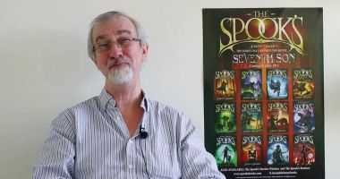 Scriitorul britanic Joseph Delaney, cunoscut pentru seria „Cronicile Wardstone”, a murit la 77 de ani