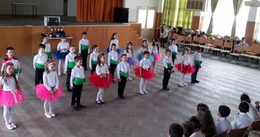 Stire din Cultură-Educație : Scriitorul Lucian Blaga încă inspiră la competiție liceenii