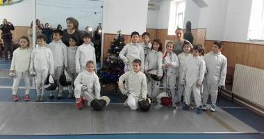 Stire din Sport : Scrimerii constănțeni  și-au disputat  Cupa Moș Crăciun