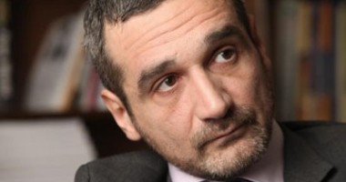 Stire din Politică-Administrație : Emil Boc îl revocă pe ministrul Muncii, Sebastian Lăzăroiu