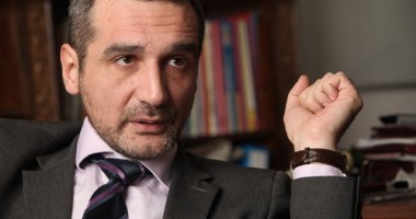 Stire din Politică-Administrație : "Rămân în Fundația Mișcarea Populară"