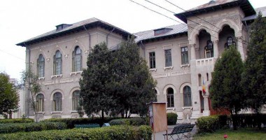 Stire din Cultură-Educație : Se caută soluții pentru îmbunătățirea relației profesor - elev