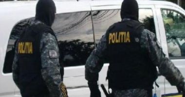Stire din Actualitate : Și-a sechestrat și torturat tatăl după ce s-a drogat cu otravă pentru șobolani