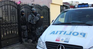 Stire din Eveniment : Riscă ani grei de închisoare, după ce a falsificat buletine și permise de conducere