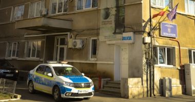 Stire din Eveniment : De necrezut! Și-a bătut soția chiar în secția de poliție, în timpul unei dispute privind locuința