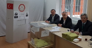 Stire din Eveniment : Turcii sunt chemați la urne. Vot asupra modificării Constituției
