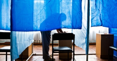 Stire din Eveniment : Secții de votare, amendate  de pompieri