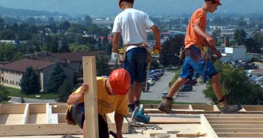 Stire din Economie : Sectorul construcțiilor rezidențiale dă semne de dezmorțire
