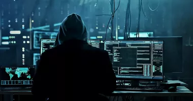 Stire din Actualitate : O nouă „epidemie” de fraude online lovește România. Escrocii folosesc identități false și scenarii tot mai sofisticate pentru a goli conturile victimelor