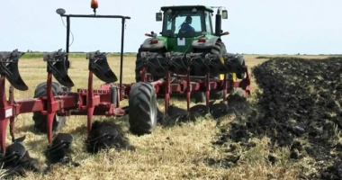 Stire din Economie : Se depun cererile pentru motorina utilizată în agricultură
