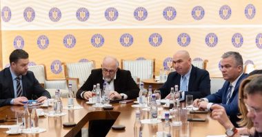 Stire din Actualitate : Ședință cu scântei în Coaliție. Pensiile magistraților și salariul minim, pe masa liderilor
