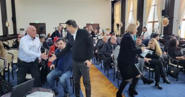 Florin Mitroi, despre consilierii de la AUR, care au plecat de la ședință: "Ne-am cuplat, ne-am logodit și când să facem nunta a fugit mireasa" - 4