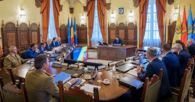 Stire din Politică-Administrație : Nicușor Dan a condus prima ședință CSAT. Ucraina, Salina Praid și războiul cibernetic, principalele subiecte