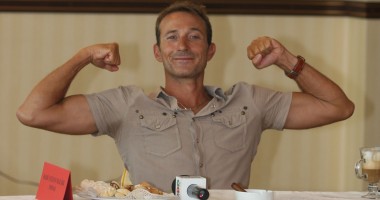 Stire din Politică-Administrație : SCANDAL MONSTRU la Consiliul Local Constanța / Mazăre se dă cocoș la angajatele Primăriei, niște "găini proaste"