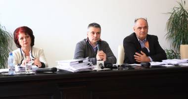 Stire din Politică-Administrație : Ședință de Consiliu Județean  cu scântei. Liberalii au vrut să-i schimbe pe vicepreședinți din funcție
