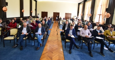 Stire din Politică-Administrație : CJC vrea să preia stadionul Farul Constanța. Va trece proiectul de votul liberalilor?