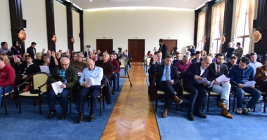 Stire din Politică-Administrație : Consilierii județeni, convocați în ședință