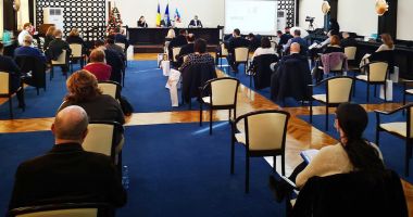 Stire din Politică-Administrație : Aleşii locali, convocaţi în şedinţă ordinară. 44 de proiecte sunt pe ordinea de zi