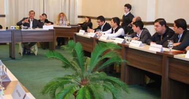 Stire din Politică-Administrație : CE ÎI AȘTEAPTĂ PE CONSTĂNȚENI ÎN 2015 / VEȘTI BUNE ȘI VEȘTI PROASTE
