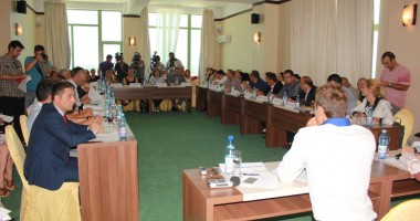 Stire din Politică-Administrație : RATC, ultima șansă să iasă din FALIMENT. Urmează VÂNZAREA!