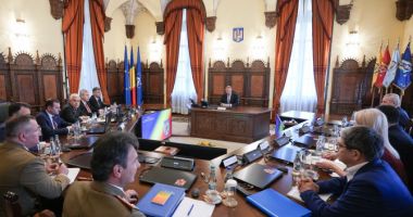 Stire din Politică-Administrație : CSAT: Piloții ucraineni vor fi antrenați în România să zboare pe F-16