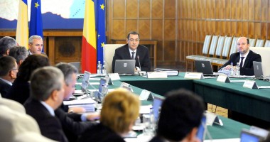 Stire din Politică-Administrație : Guvernul ar putea adopta o ordonanță vizând reluarea angajărilor în sistem unu la unu