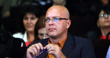 Stire din Cultură-Educație : De ce s-a enervat inspectorul școlar general Răducu Popescu la ședința cu directorii