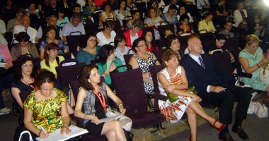 Stire din Cultură-Educație : Se strânge din nou șpagă pentru BAC? "Părinții dau câte 500 lei, pentru… apă"