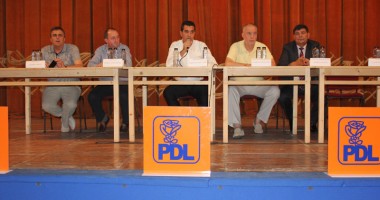 Stire din Politică-Administrație : S-a votat! Maria Stavrositu demisă de la șefia PDL Constanța, Mihai Petre dat afară din partid