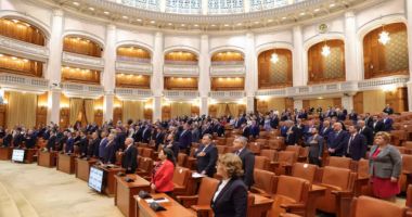 Stire din Politică-Administrație : Partidele se regrupează pentru stabilirea noului Parlament, noului Guvern şi pentru alegerea unui premier