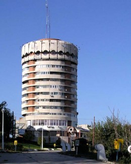 Stire din Economie : Inspectorii fiscali constănțeni au ajuns să muncească într-un picior (I)