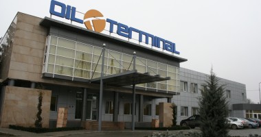 Stire din Economie : Greviștii de la "Oil Terminal" au dat adunarea la instanță
