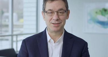 Stire din Actualitate : Şeful Pfizer estimează că pandemia de coronavirus va dispărea  într-un an