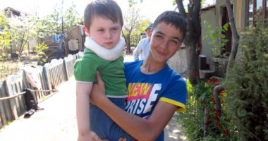 Stire din Politică-Administrație : Consilierul județean Ion Radu l-a adus în vacanță la Constanța pe eroul de la Segarcea