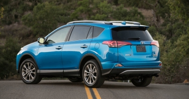 Segmentul SUV reinventat de Toyota prin lansarea noului RAV4 - 4