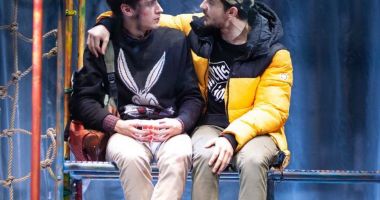 Stire din Cultură-Educație : La Teatrul de Stat, se joacă, din nou, thriller-ul poetic "Lasă-mă să intru"