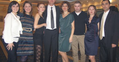 Stire din Economie : Clienții hypermarket-ului Selgros s-au distrat pe cinste la petrecerea de sfârșit de an