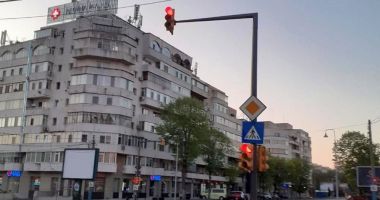 Stire din Eveniment : A dat Dumnezeu! Semafoarele din Constanța, repuse în funcțiune