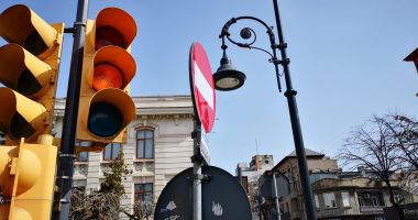 Stire din Social : Semafoarele din Constanța funcționează pe galben intermitent