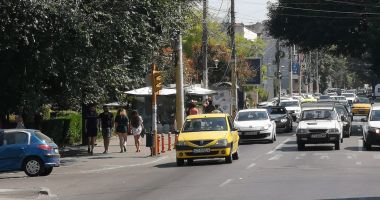 Semafoarele de pe strada Mircea cel Bătrân colț cu strada Decebal, din nou funcționale - 2