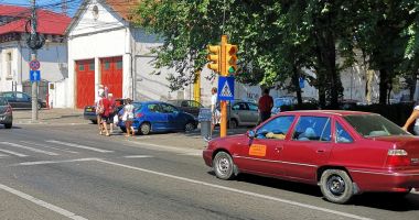 Semafoarele de pe strada Mircea cel Bătrân colț cu strada Decebal, din nou funcționale - 3