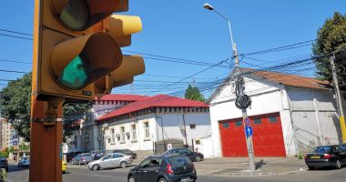 Semafoarele de pe strada Mircea cel Bătrân colț cu strada Decebal, din nou funcționale - 4
