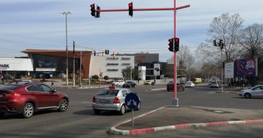 Stire din Social : IMAGINEA ZILEI LA CONSTANȚA / Un nou sistem de iluminare, pentru semafoare din Constanța