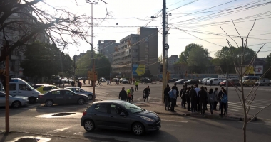 Atenție, șoferi! Semafor defect la intersecția de la ICIL. Se circulă cu dificultate - 3